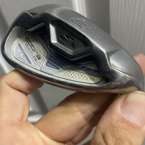 Woman’s cobra golf sand wedge in right handed
Graphite shaft in ladies flex - Picture 7 of 8